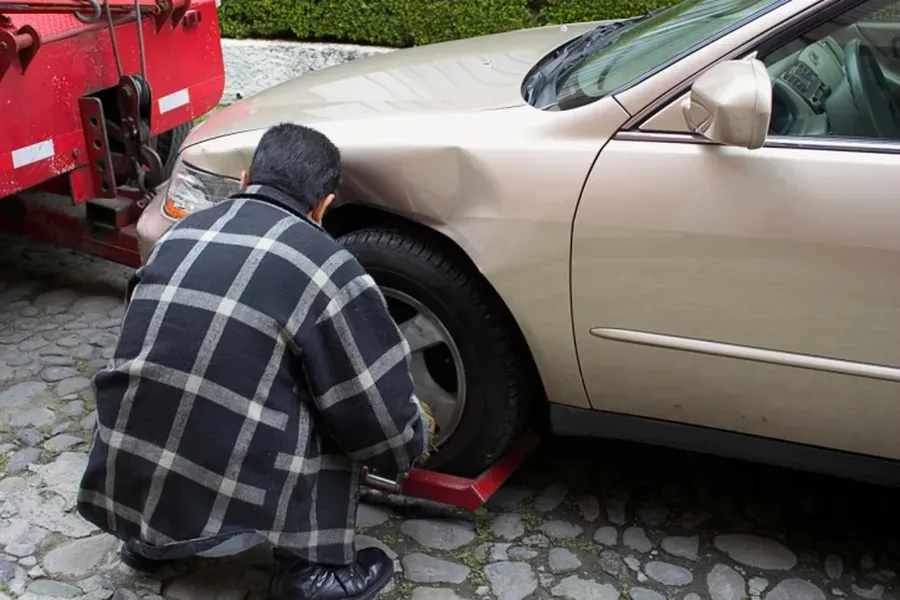 How Roadside Tire Service Helps With Flat Tires On Remote Roads in Glenside, PA How Roadside Tire Service Helps With Flat Tires On Remote Roads in Glenside, PA